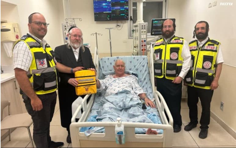 כונני הצלה נפגשו עם האיש שבצעו עליו החייאה אמש