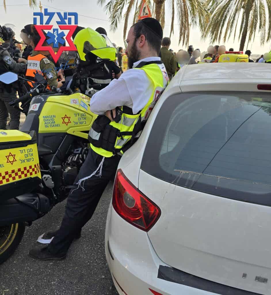 מתנדב הצלה לאחר טיפול בזירת פיגוע קשה
