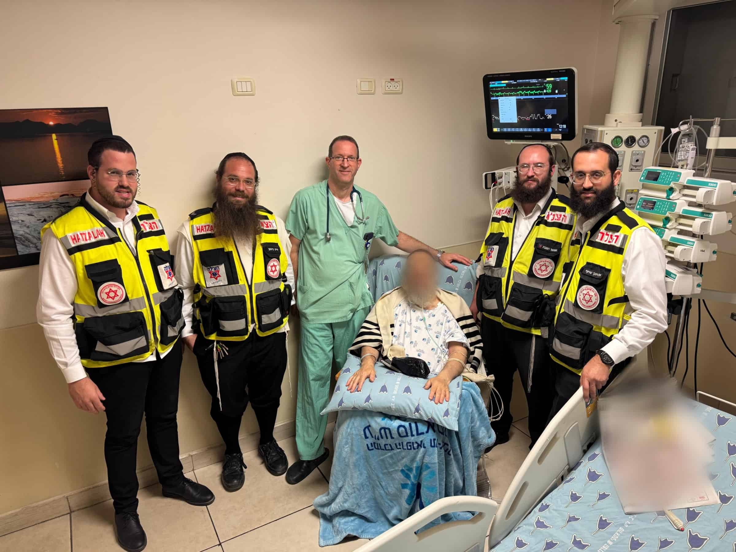 מתנדבי הצלה פוגשים את המתפלל שהצילו