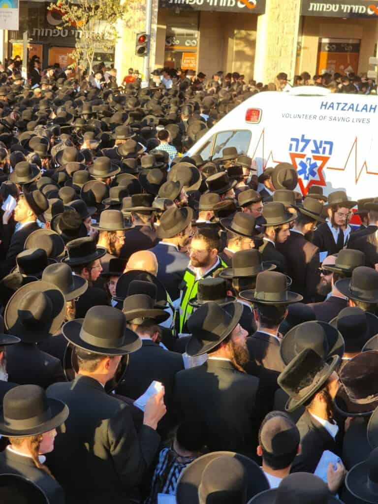 מתנדבי הצלה מאבטחים את עצרת זעקת התורה