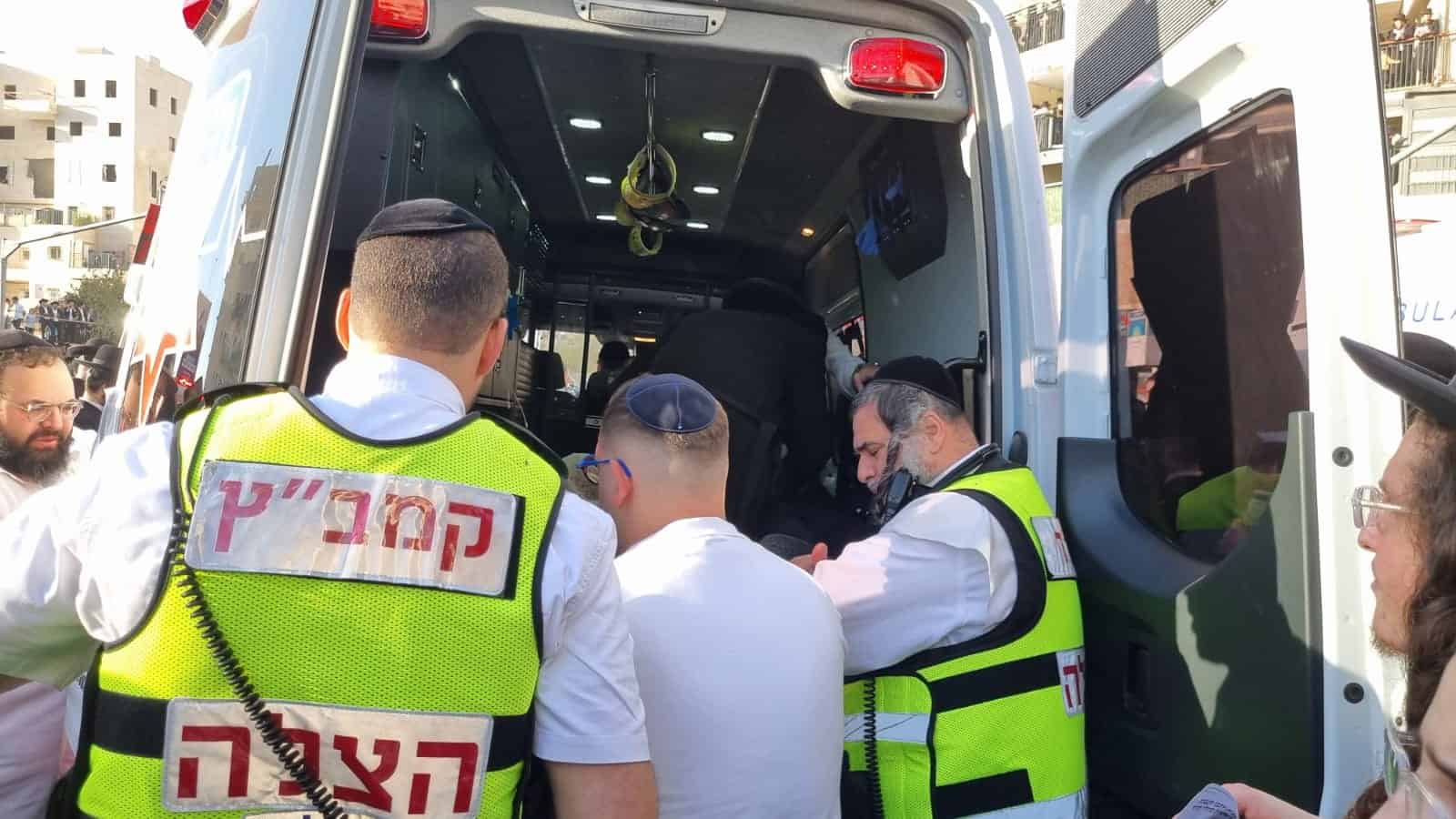 מתנדבי הצלה מאבטחים את עצרת זעקת התורה