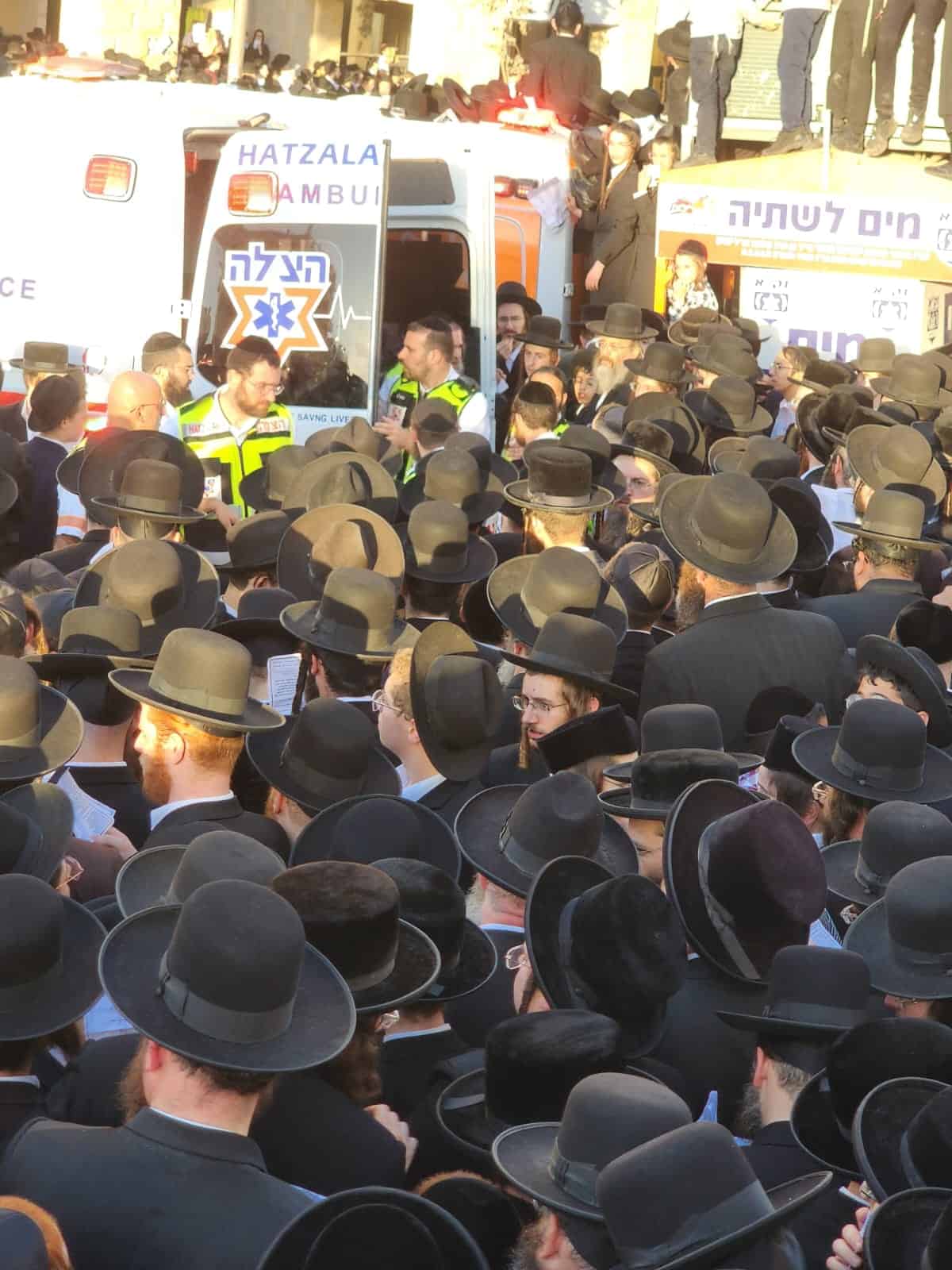 מתנדבי הצלה מאבטחים את עצרת זעקת התורה