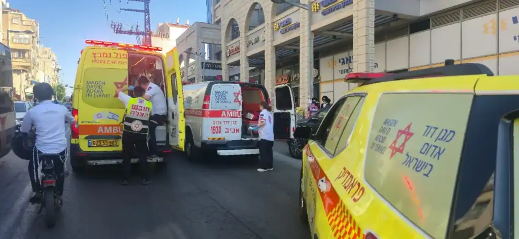 מתנדבי הצלה חוברים לאט"ן לאחר החייאה מוצלחת על בת 8 חודשים