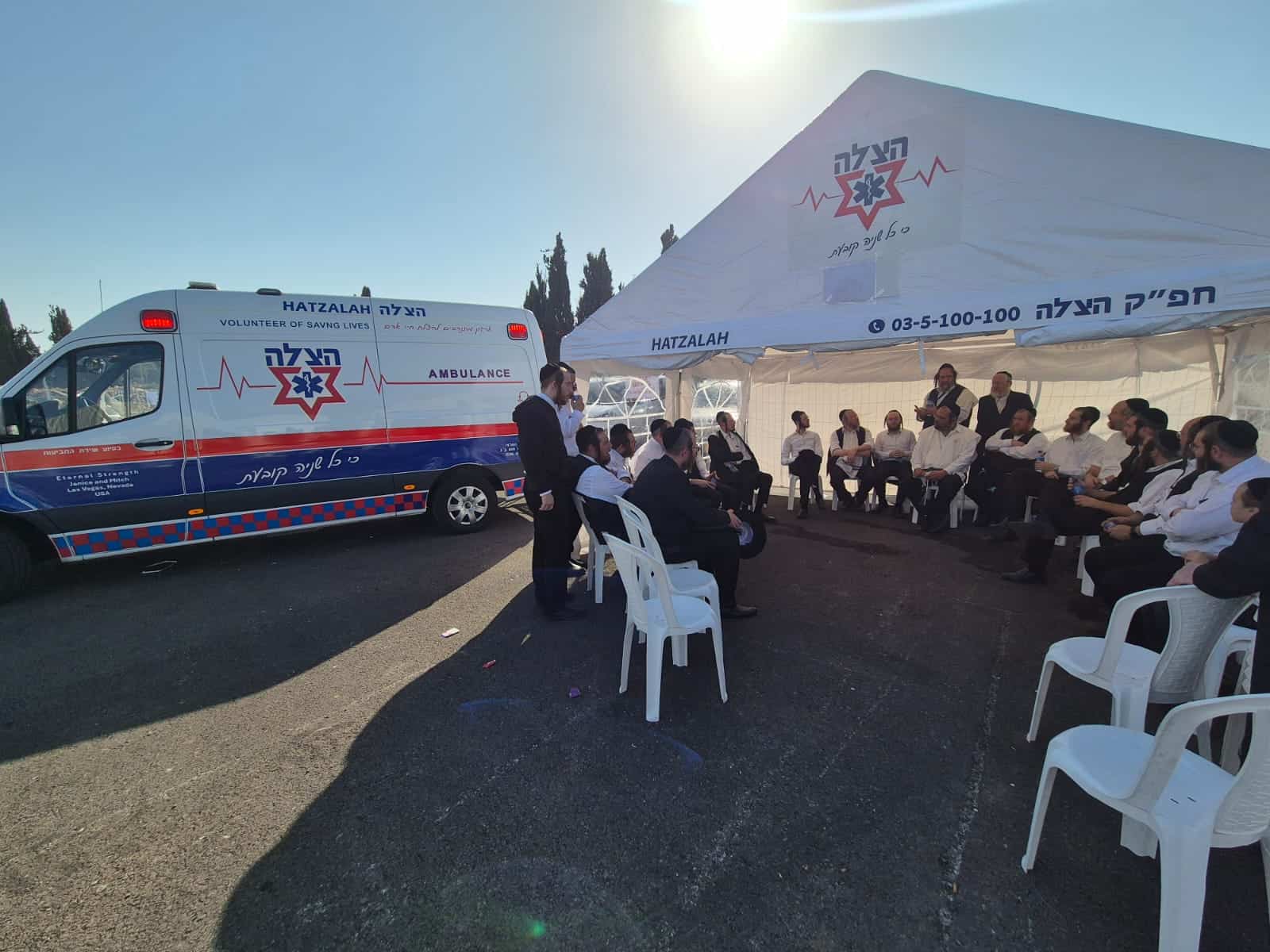 מתנדבי הצלה מאבטחים ומעניקים טיפול רפואי במירון