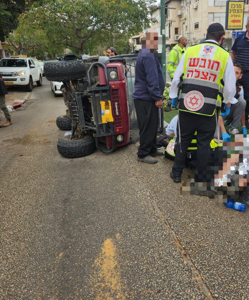 הרצליה: בן 18 פונה במצב בינוני לאחר שהתהפך עם טרקטורון