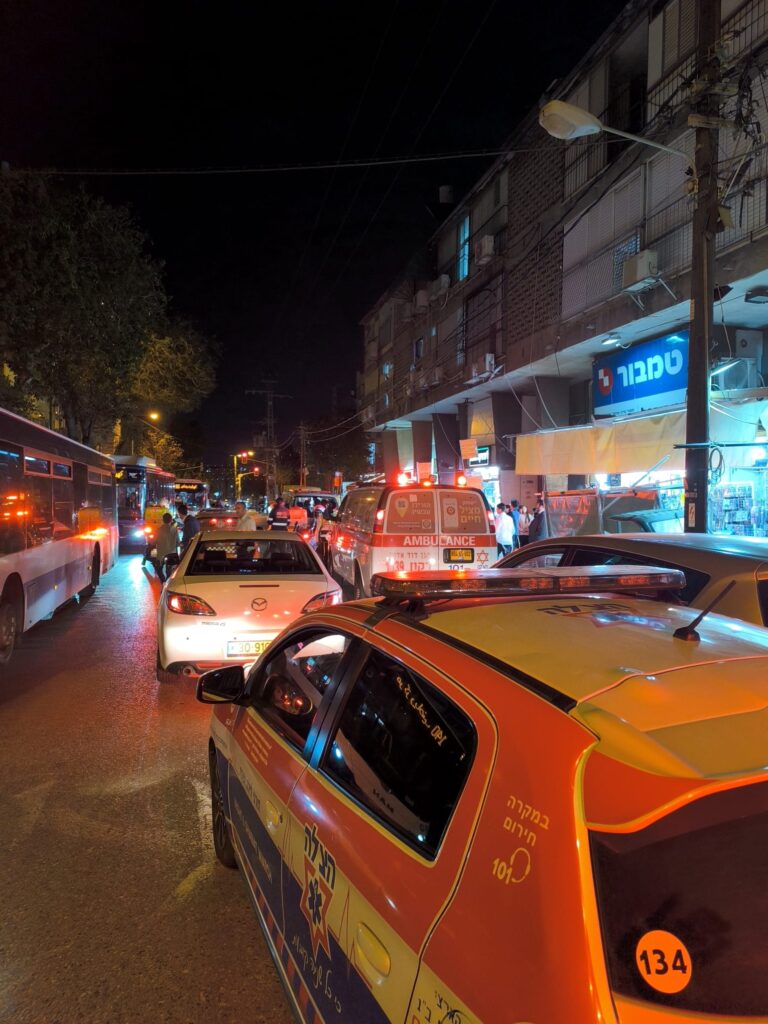 בני ברק: רוכב קורקינט חשמלי פונה במצב בינוני לאחר שנפגע בתאונת דרכים