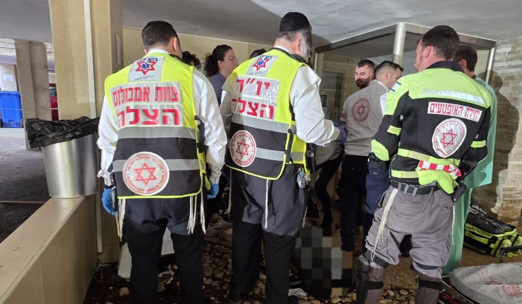רמת גן: בן 60 פונה תוך כדי פעולות החייאה לאחר שהתמוטט ברחוב