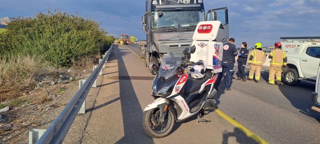 כביש 65: גבר כבן 70 פונה במצב בינוני לאחר שנפגע בתאונת דרכים