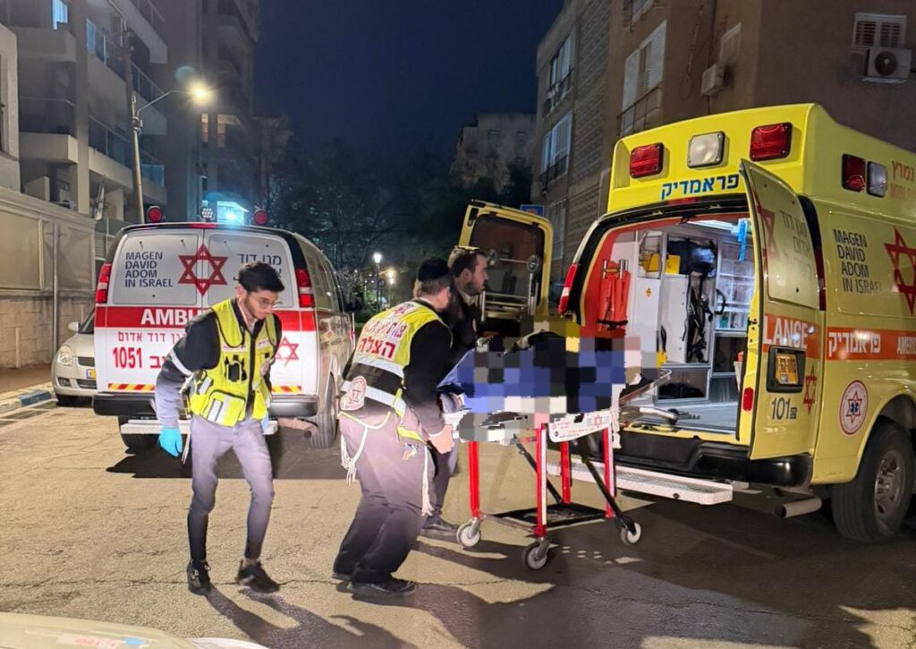 רמת גן: שני גברים פונו במצב בינוני וקל לאחר שנפגעו באירוע אלימות