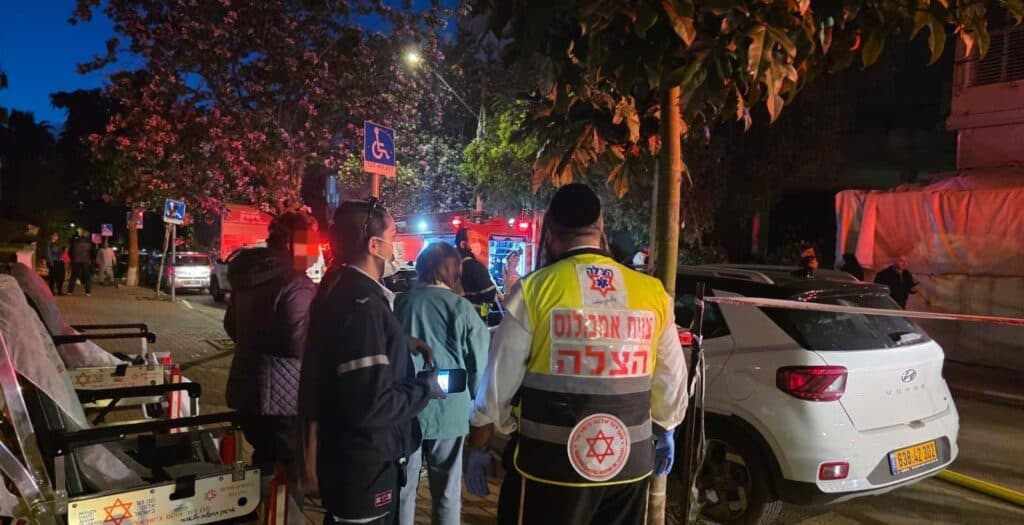 רחובות: 10 נפגעים פונו כתוצאה משריפה בבניין מגורים