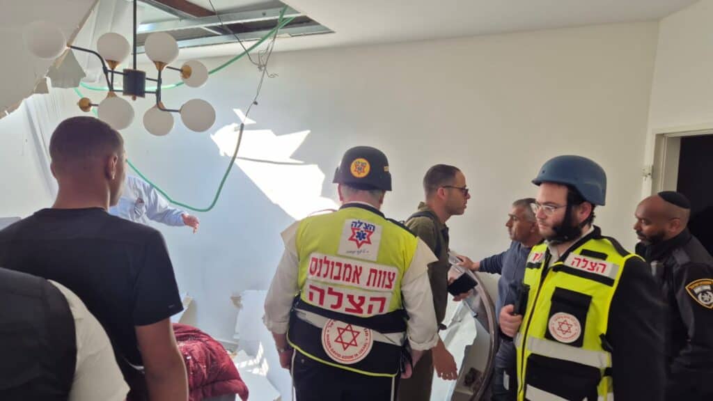 בהמשך לפגיעות בדרום הארץ • בשלב זה פונו 3 נפגעים במצב בינוני וקל