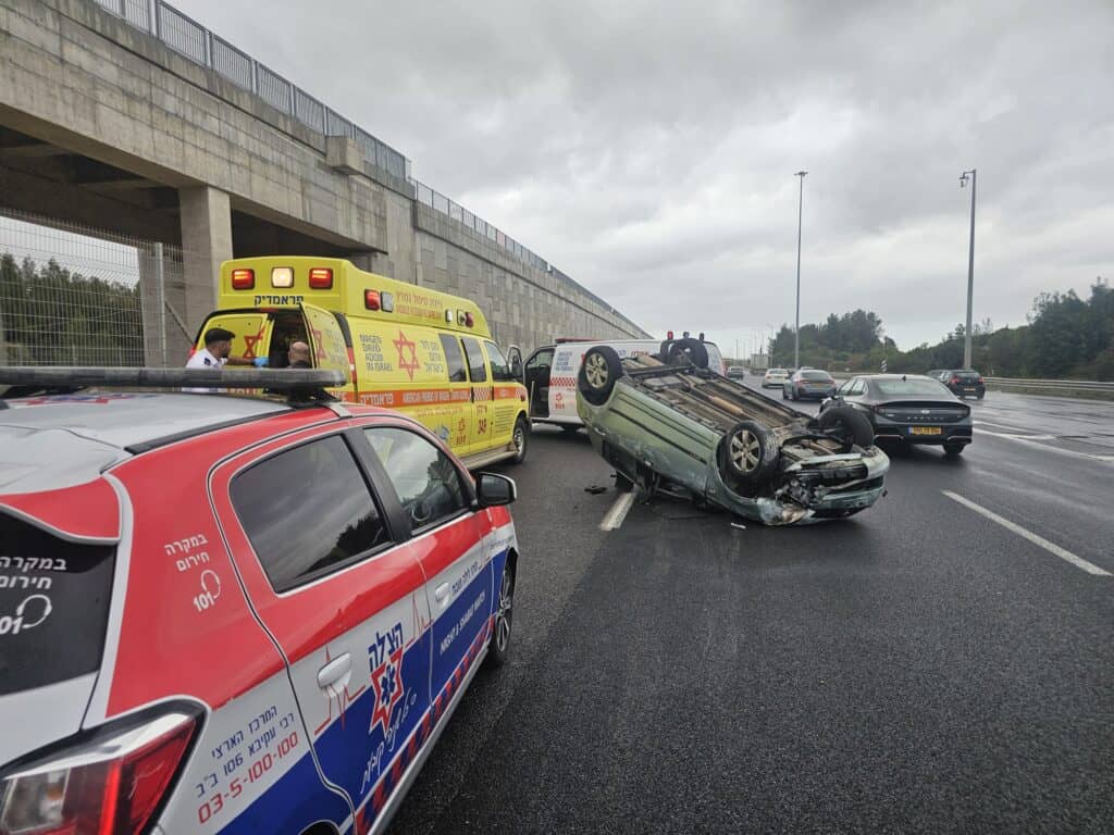 כביש 431: בן 30 פונה במצב בינוני לאחר שהתהפך עם רכבו