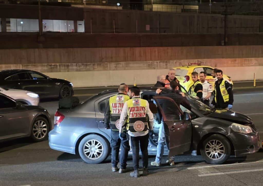 כביש 20: שלושה נפגעים פונו במצב בינוני וקל לאחר שנפגעו בתאונת דרכים