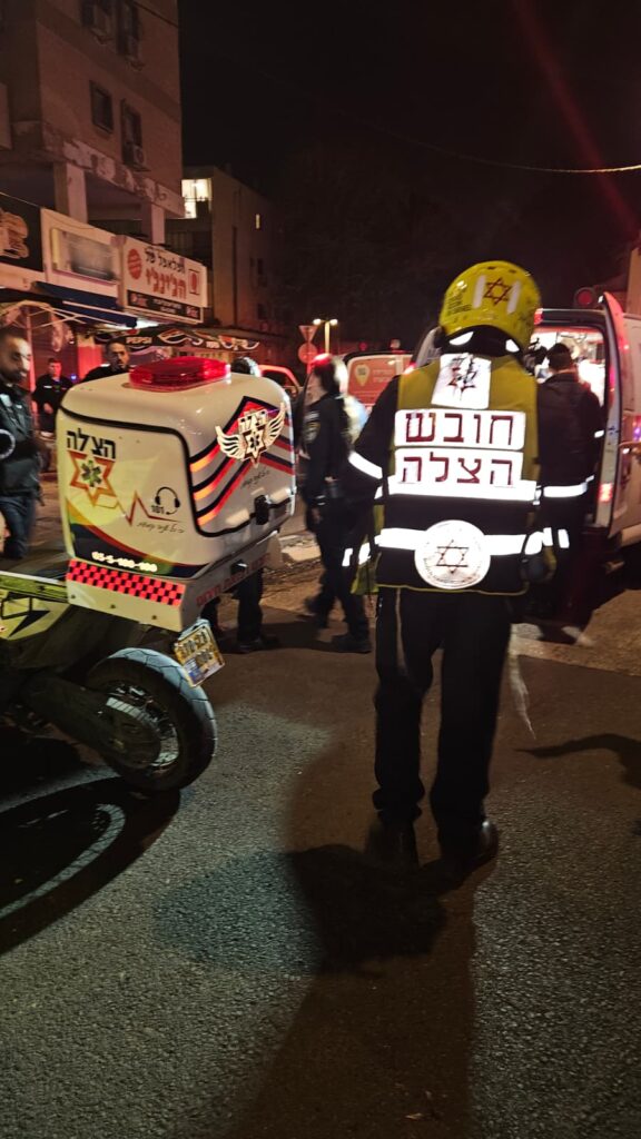 חולון: שתי צעירות פונו הלילה במצב בינוני וקל לאחר תאונת דרכים