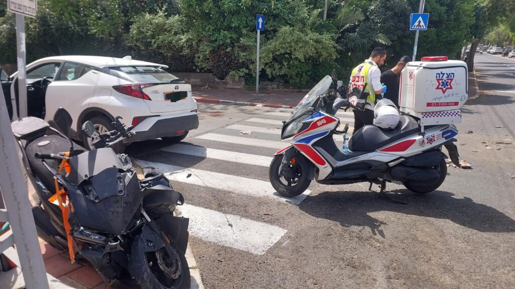 רמת גן: רוכב אופנוע פונה במצב בינוני לאחר תאונת דרכים