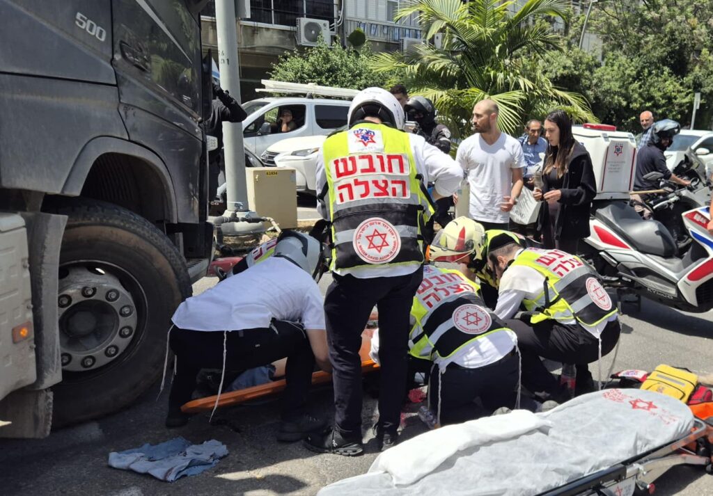 רמת גן: רוכבת אופניים פונתה במצב קשה לאחר תאונת דרכים
