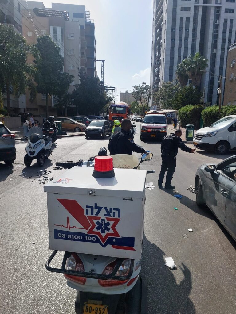 רמת גן: רוכב אופנוע פונה במצב קשה לאחר תאונת דרכים
