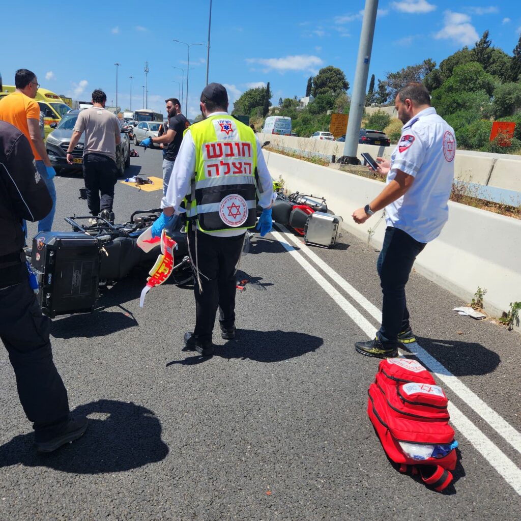 כביש 5: ארבעה נפגעים פונו במצב בינוני וקל לאחר שנפגעו בתאונת דרכים
