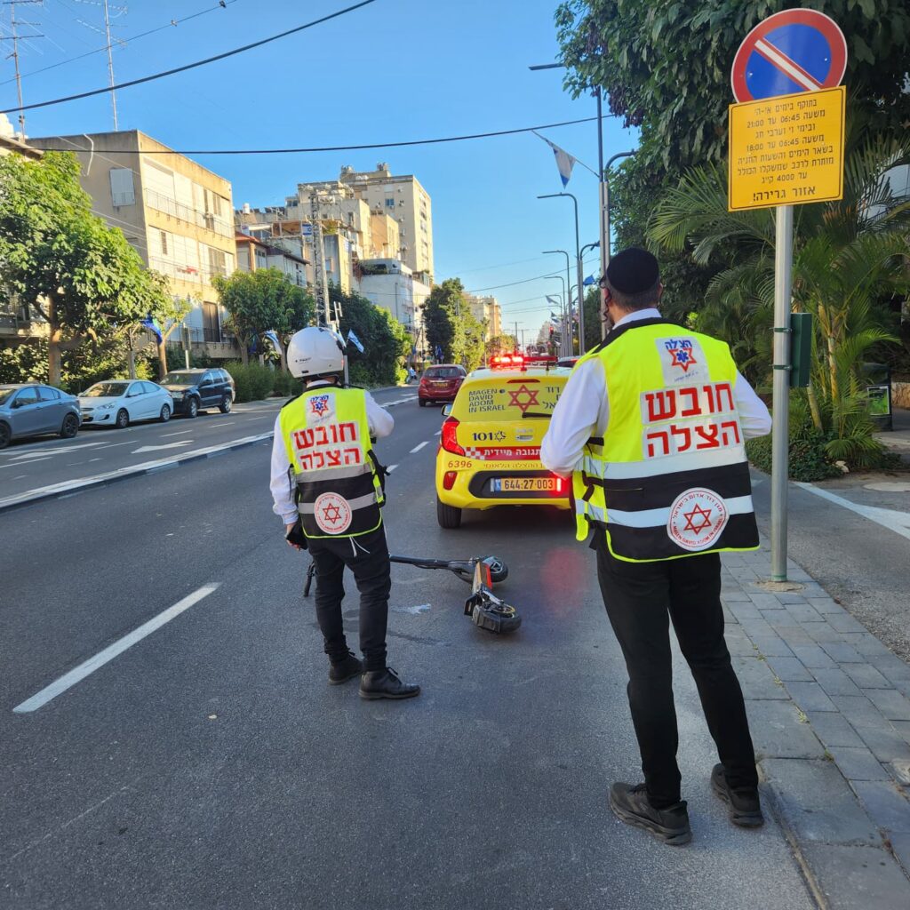 רמת גן: רוכב קורקינט חשמלי פונה במצב בינוני לאחר שנפגע בתאונת דרכים