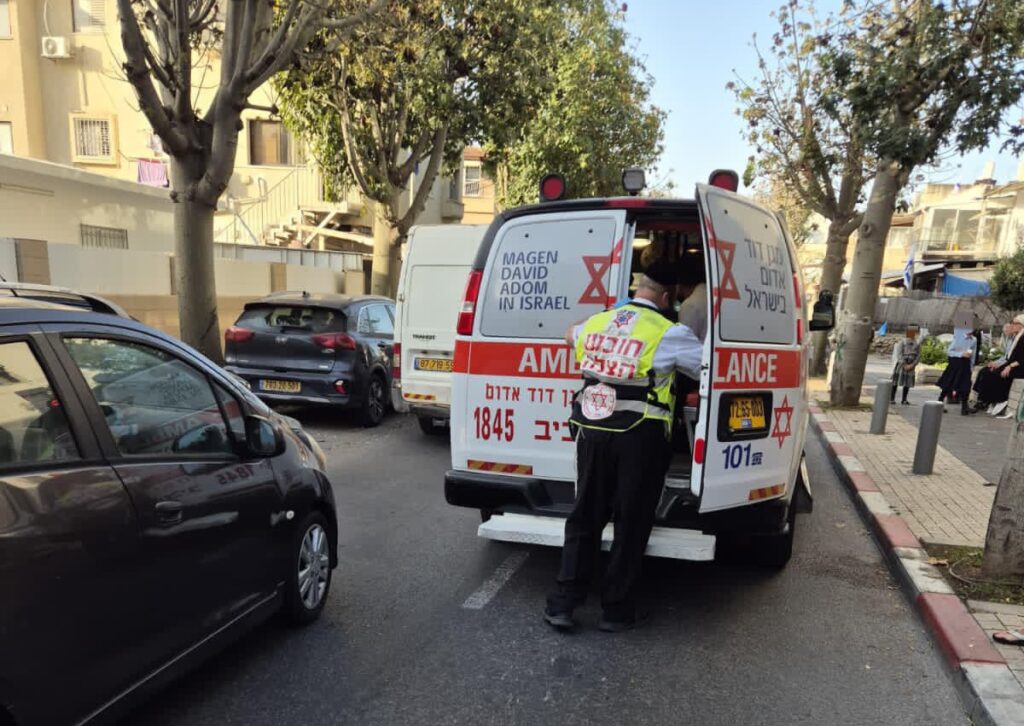 רמת גן: הולך רגל פונה במצב בינוני לאחר שנפגע בתאונת דרכים