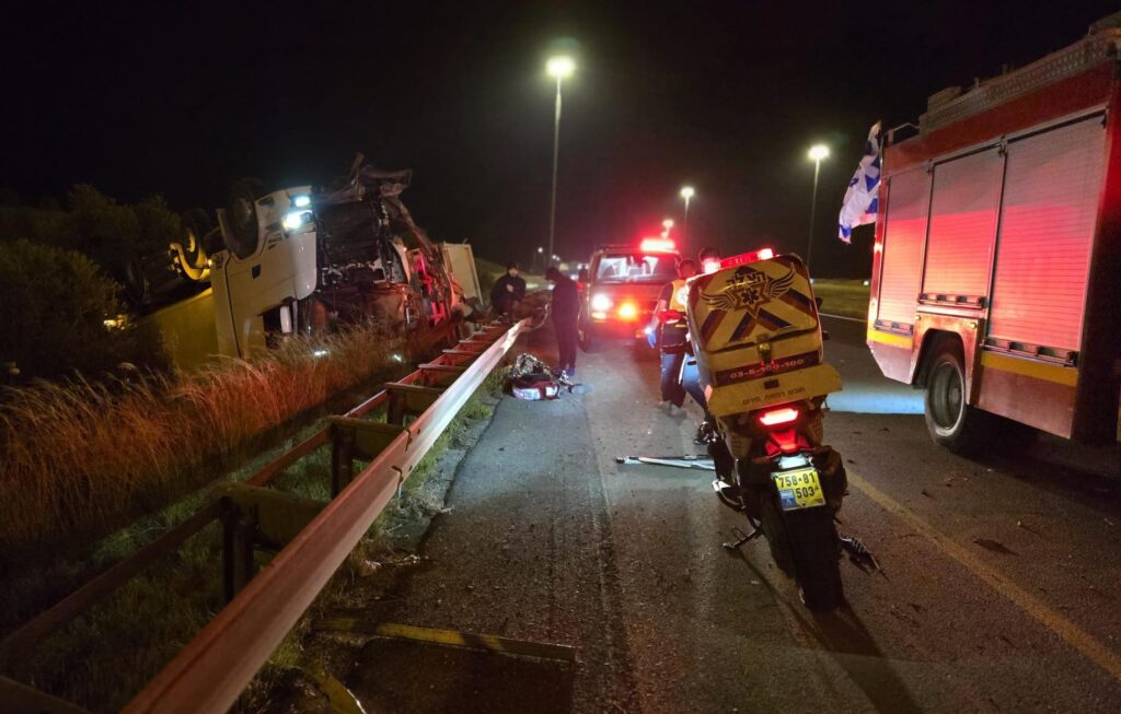 כביש 6: שלושה נפגעים פונו במצב בינוני וקל לאחר תאונת דרכים