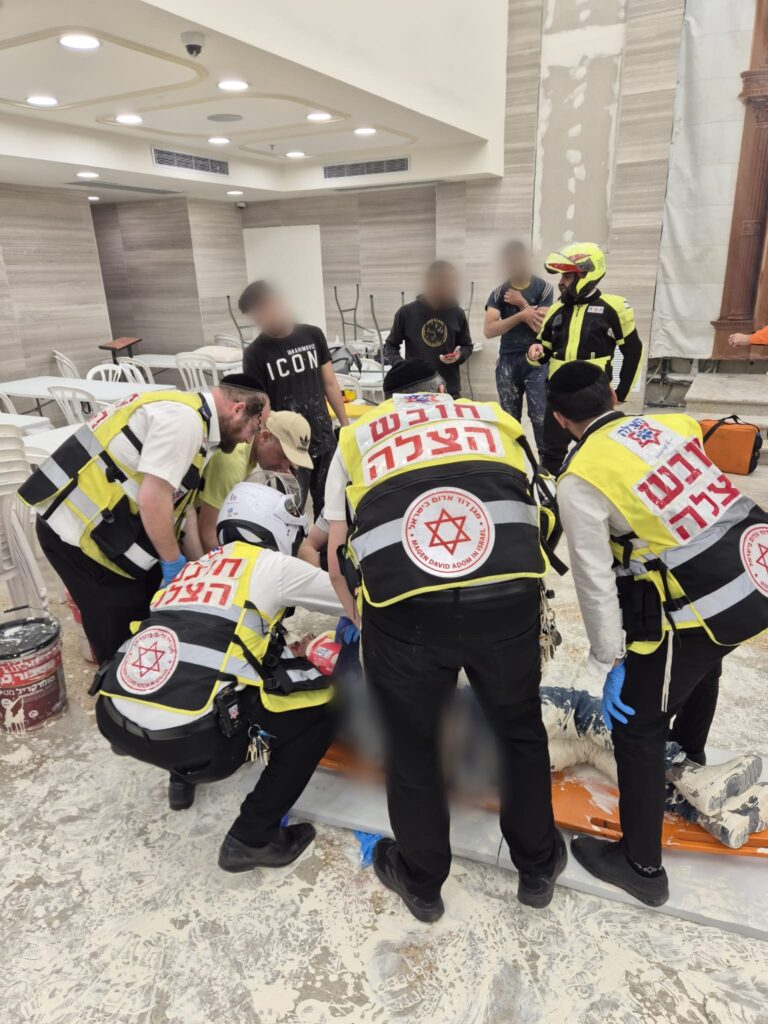 בני ברק: פועל בן 36 פונה במצב בינוני לאחר שנפל מפיגום שקרס