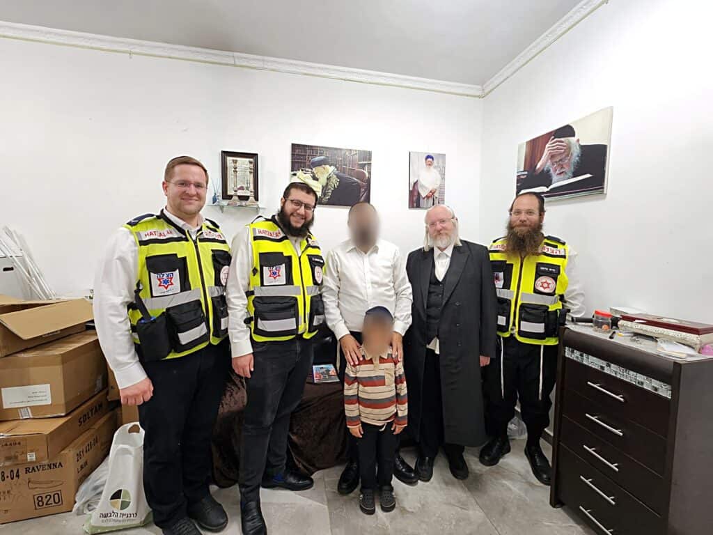 סגירת מעגל מרגשת בבני ברק, מתנדבי 'הצלה' ביקרו את הילד שנפצע קשה בתאונה