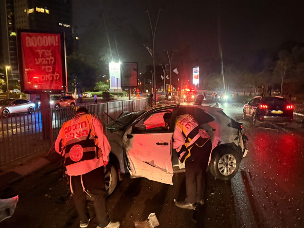 בני ברק: שלושה נפגעים פונו הלילה במצב בינוני וקל לאחר שנפגעו בתאונת דרכים