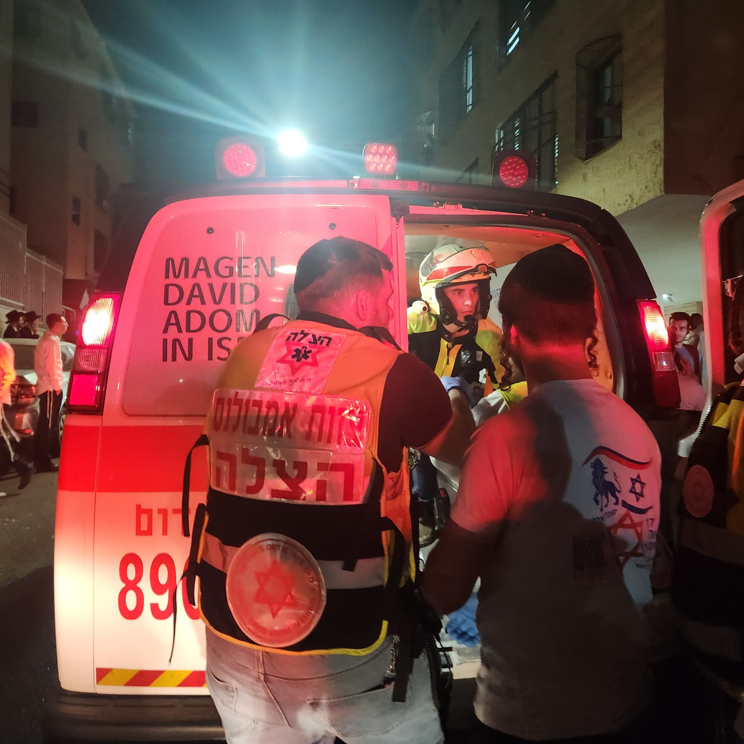 בני ברק: רוכב אופניים חשמליים פונה במצב בינוני לאחר שהתנגש בקיר