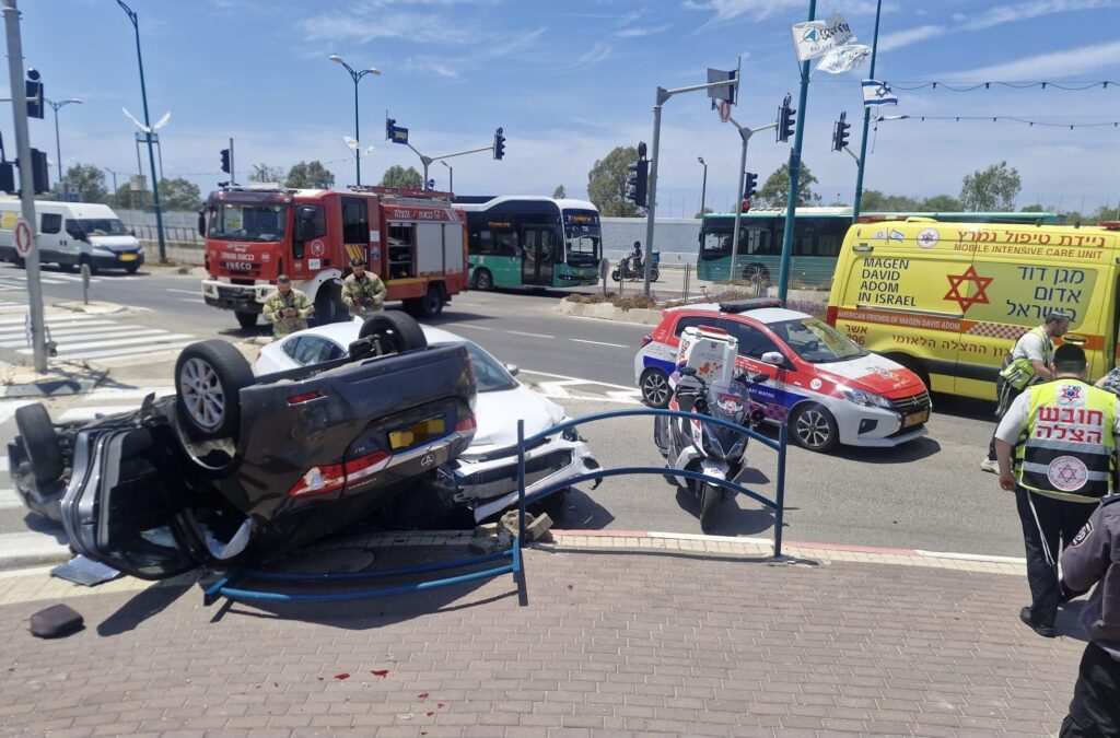קרית ים: שלושה נפגעים פונו במצב בינוני וקל לאחר תאונת דרכים