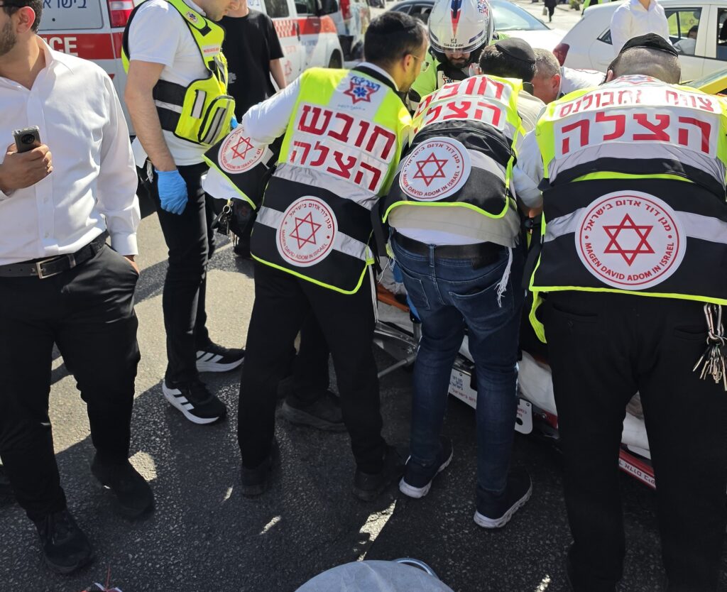 בני ברק: רוכב אופנוע פונה במצב בינוני לאחר תאונת דרכים