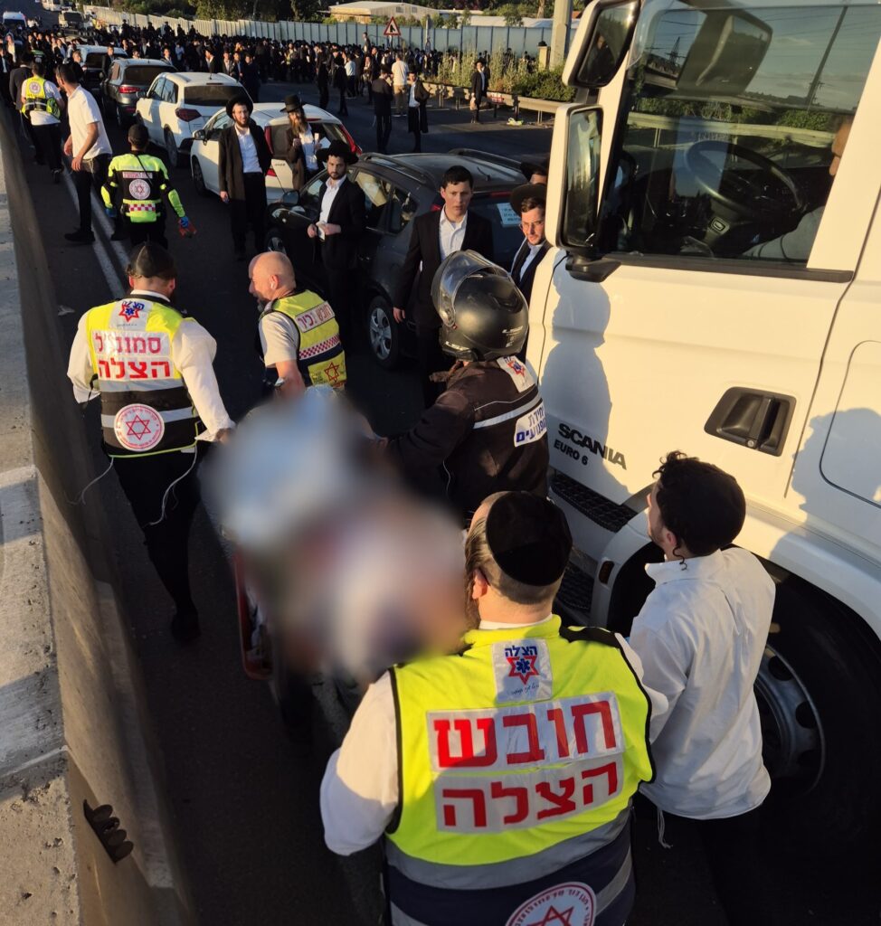מחלף גנות: צעיר בן 20 פונה במצב קשה לאחר שנפגע מאופנוע במהלך הפגנה