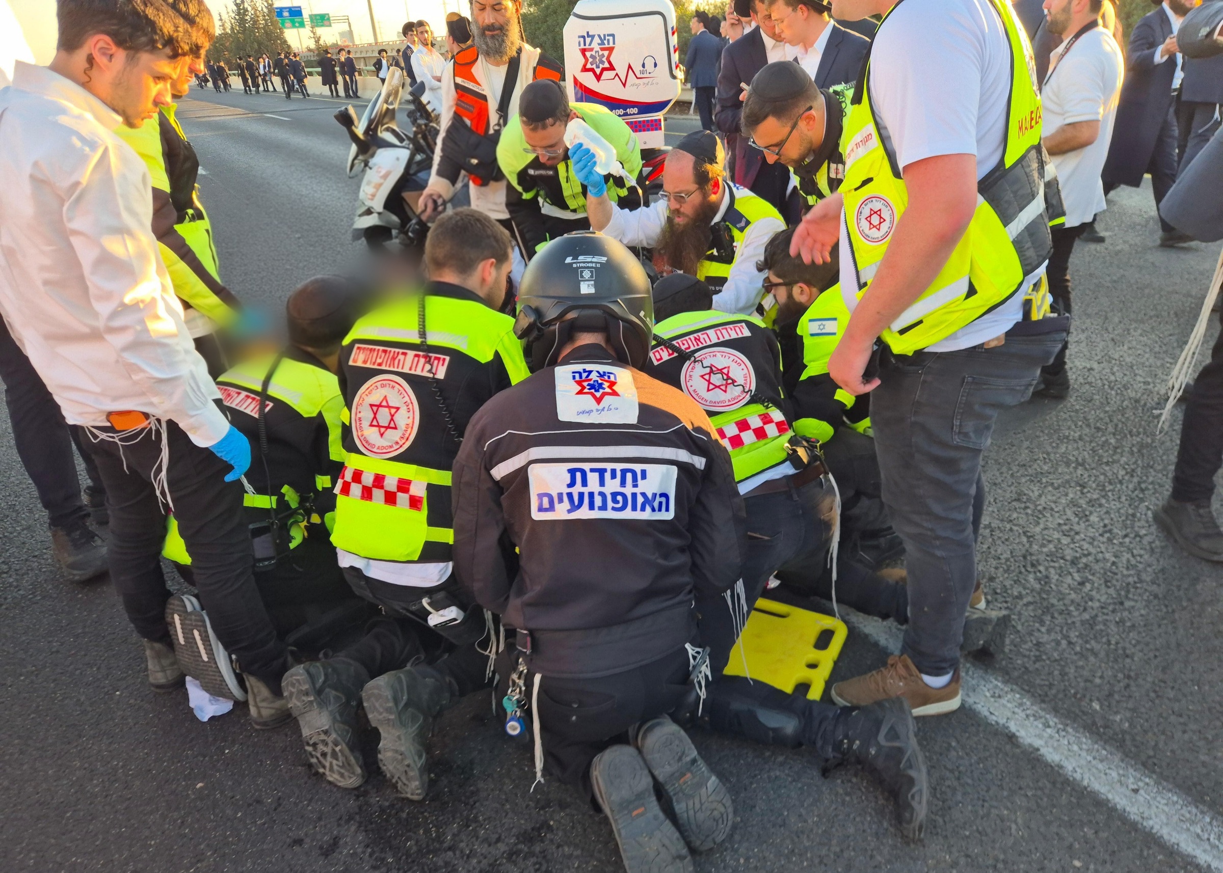 מחלף גנות: צעיר בן 20 פונה במצב קשה לאחר שנפגע מאופנוע במהלך הפגנה