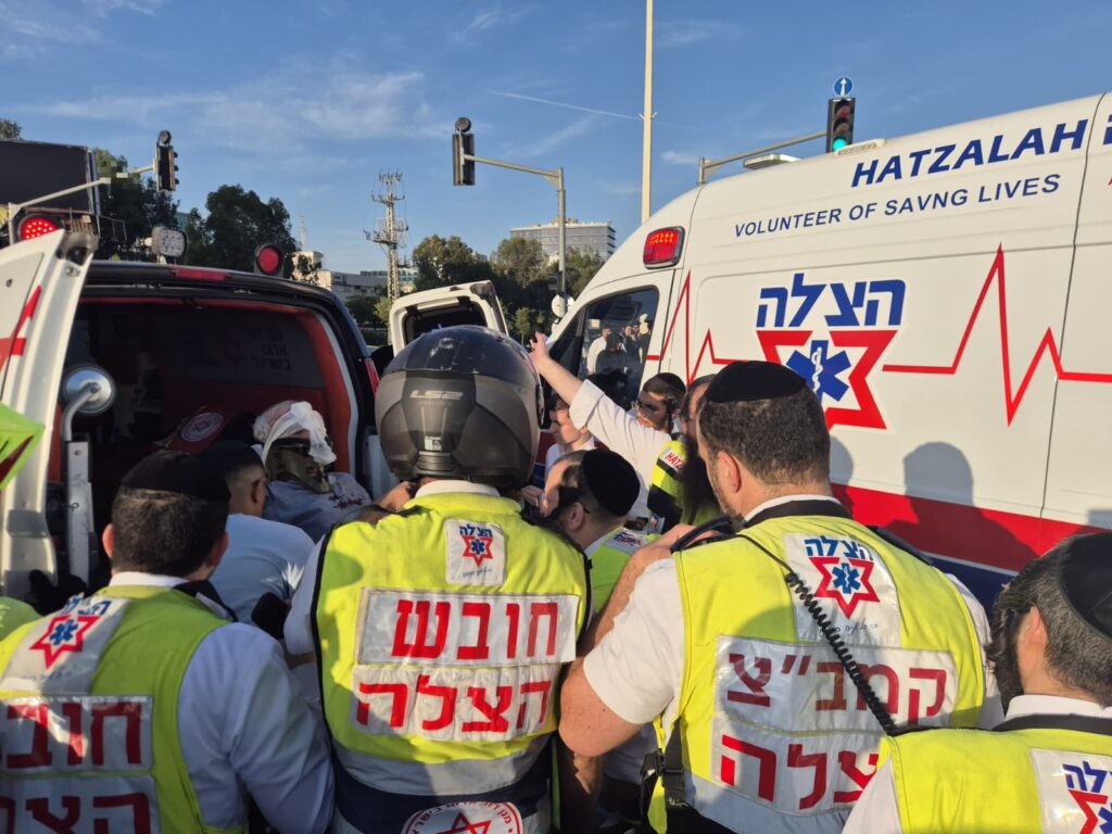 בני ברק: בן 70 פונה במצב בינוני לאחר שנפגע מרכב במהלך הפגנה