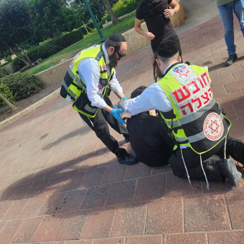 רמת גן: רוכב קורקינט חשמלי פונה במצב בינוני לאחר שהחליק