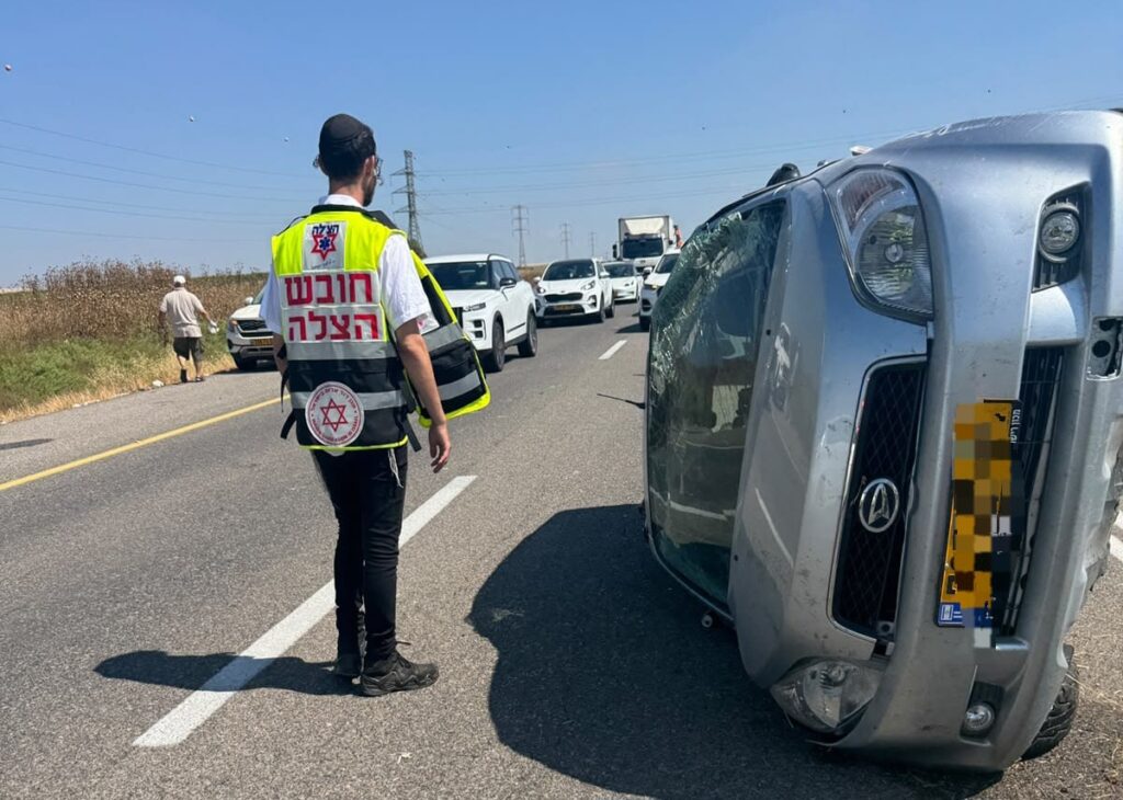 כביש 34: אישה פונתה במצב בינוני לאחר שהתהפכה עם רכבה