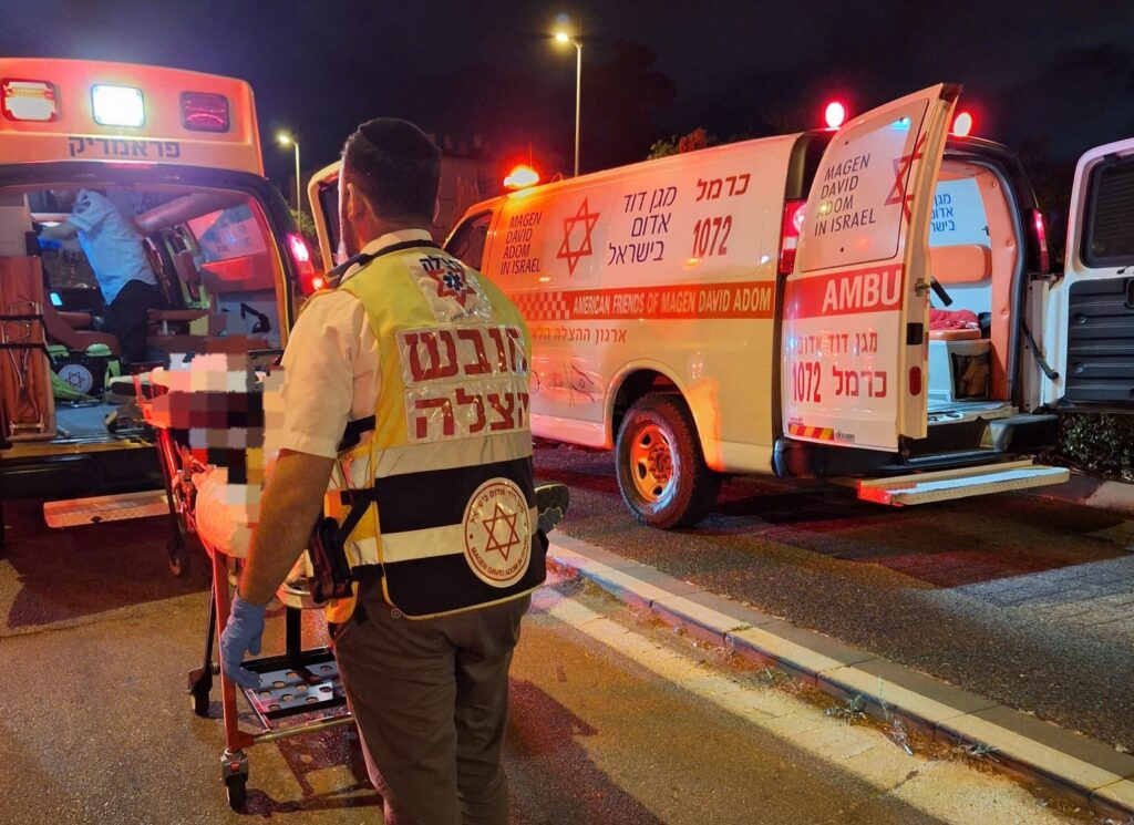 קרית אתא: שני נפגעים פונו במצב בינוני וקל לאחר שנפגעו בתאונת דרכים
