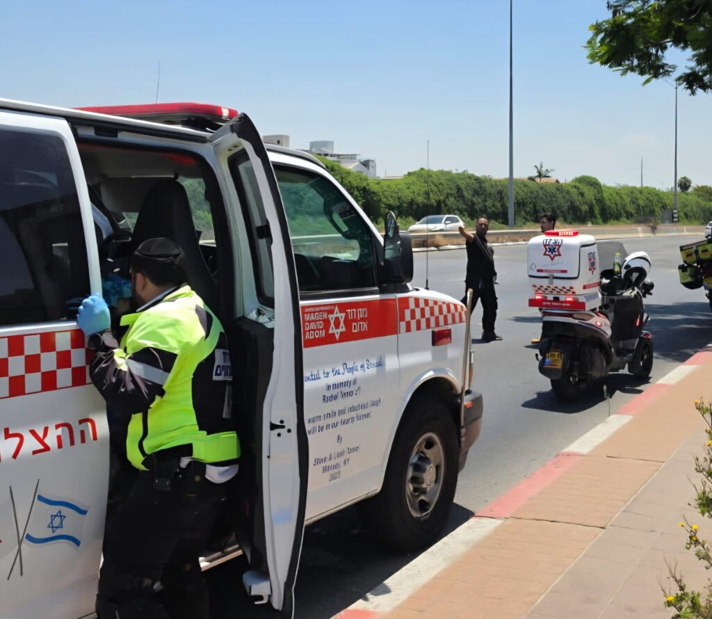 מחלף השבעה: הולך רגל פונה במצב בינוני לאחר שנפגע מרכב