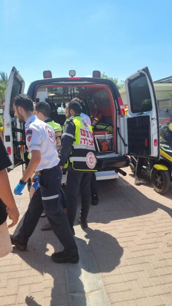 עזריה: צעיר פונה במצב בינוני לאחר שנחבל בבריכה
