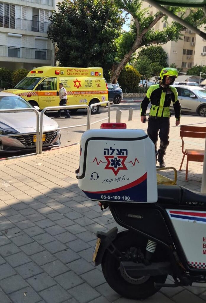 תל אביב: בת 67 פונתה בהכרה מלאה בתום פעולות החייאה לאחר שהתמוטטה במהלך אימון