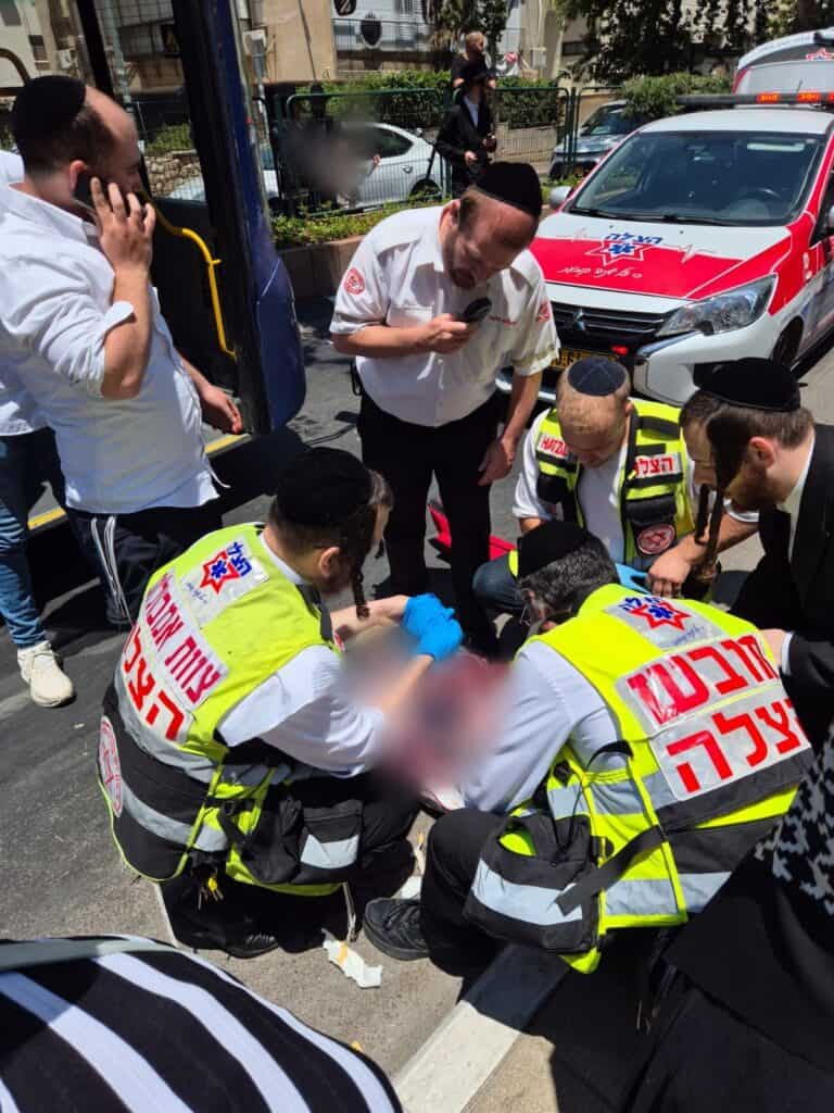 בני ברק: ילדה הולכת רגל פונתה במצב בינוני לאחר שנפגעה מאוטובוס