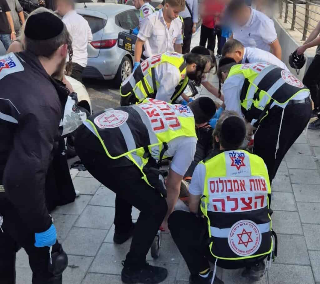 רמת גן: רוכב אופנוע פונה במצב קשה לאחר תאונת דרכים