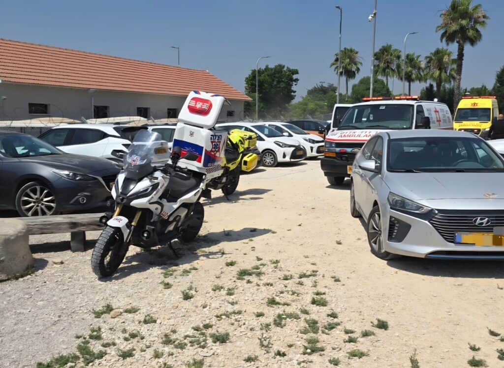 תעשיון ראם: בן 60 פונה בהכרה מלאה בתום פעולות החייאה לאחר שהתמוטט