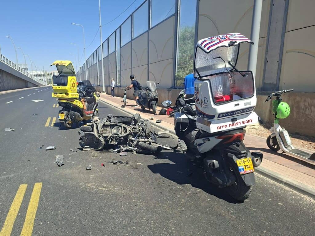 בני ברק: רוכב אופנוע פונה במצב בינוני לאחר תאונת דרכים