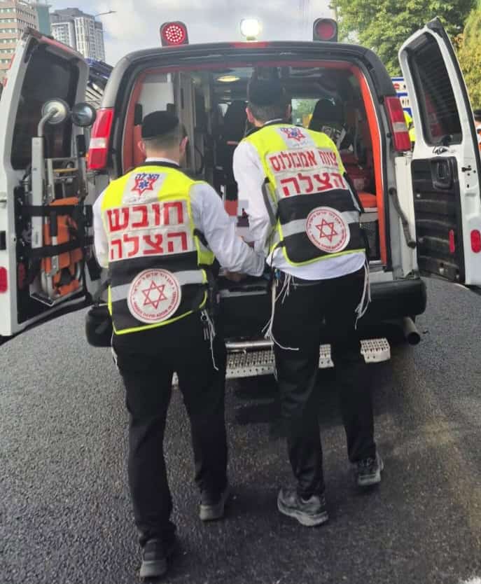 מחלף גבעת שמואל: רוכבת אופנוע בת 25 פונתה במצב בינוני לאחר שנפגעה מרכב