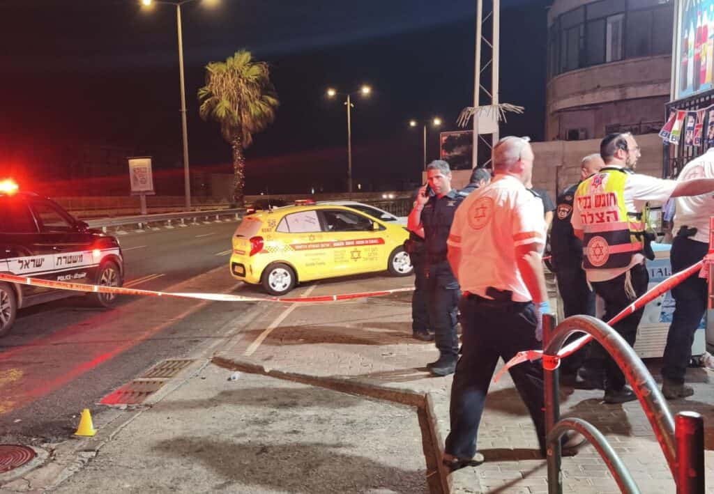 חיפה: נקבע מותו של גבר כבן 25 ושני גברים נוספים פונו במצב קשה לאחר אירוע אלימות
