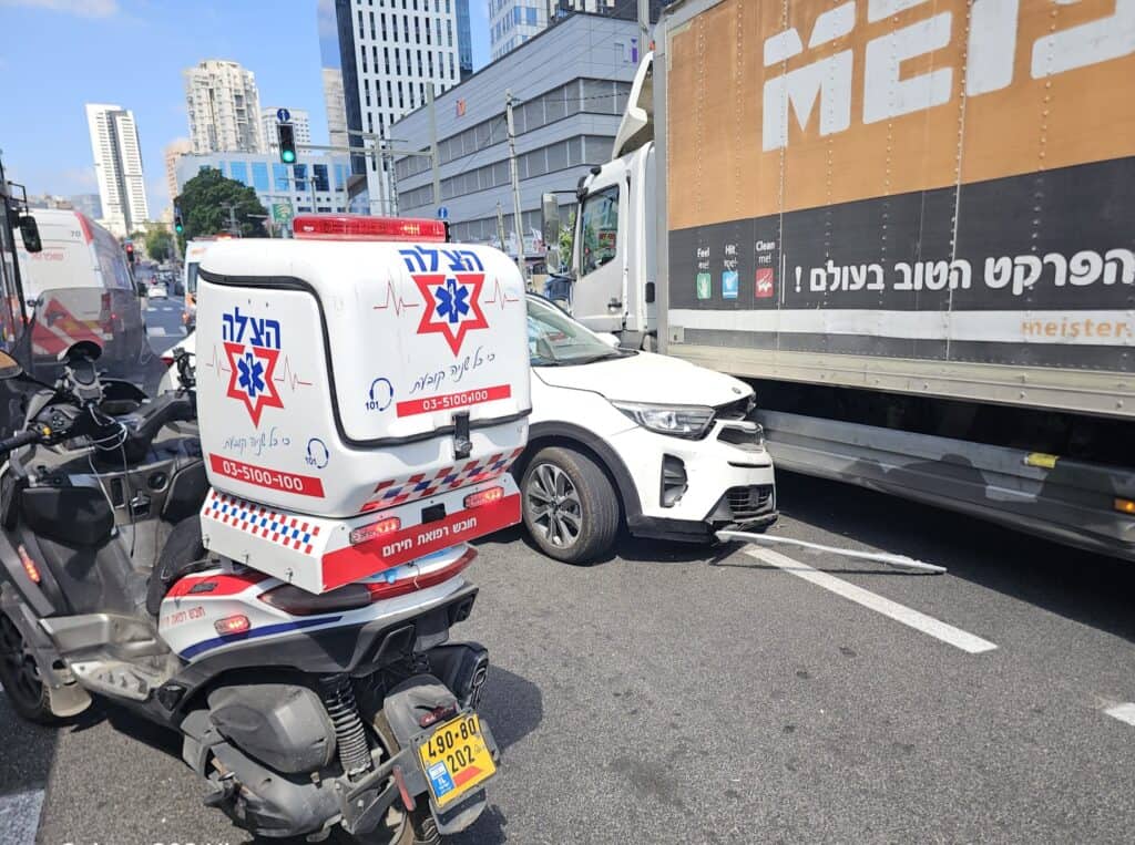 בני ברק: שלושה נפגעים פונו במצב בינוני וקל לאחר תאונת דרכים