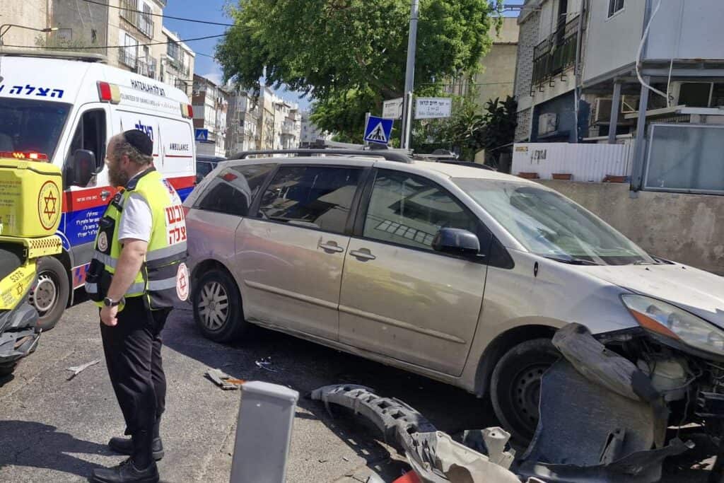 בני ברק: רוכב אופנוע כבן 25 פונה במצב בינוני לאחר שנפגע מרכב