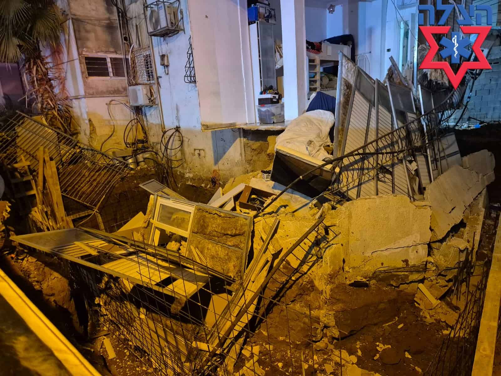 בני ברק: מבנה קרס במהלך עבודות שיפוצים, בחסדי שמיים אין נפגעים בנפש