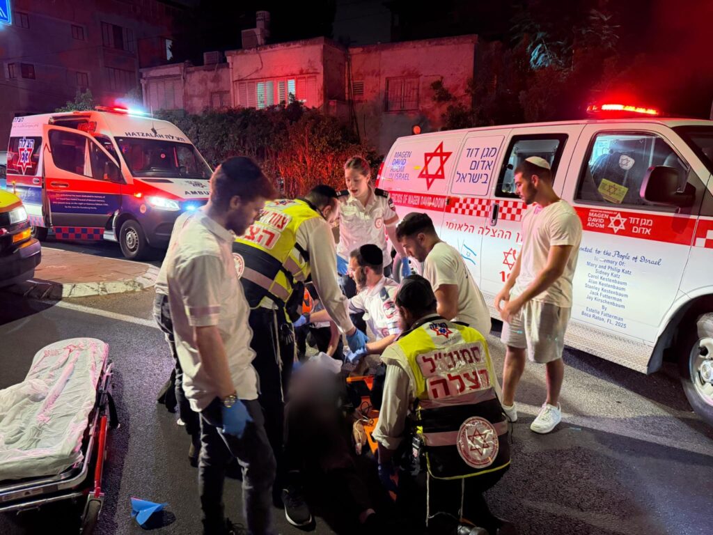 רמת גן: רוכב אופניים חשמליים פונה במצב קשה לאחר תאונת דרכים